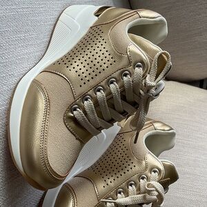 Elegant Gold Women's Sneakers